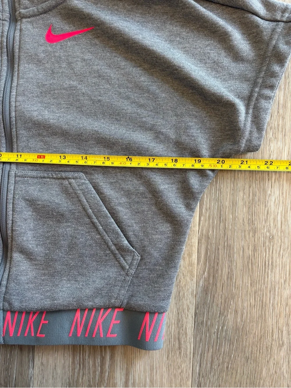 Girl’s Nike Dry Core Studio Short Sleeve Hoodie with Pink Swoosh size M 10-12